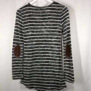 Cover Stitched light and soft sweater size M